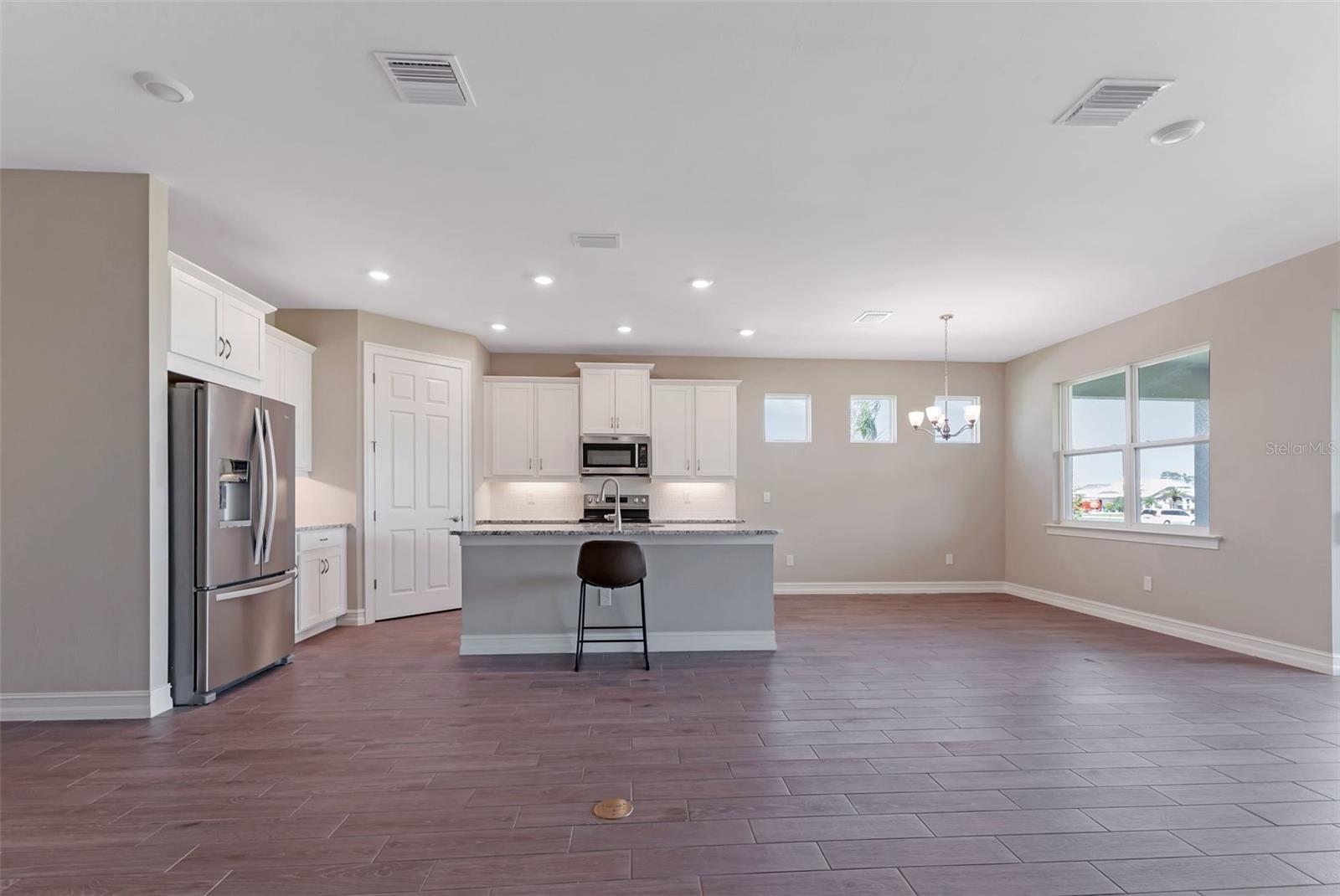 25186 ROSAMOND CT