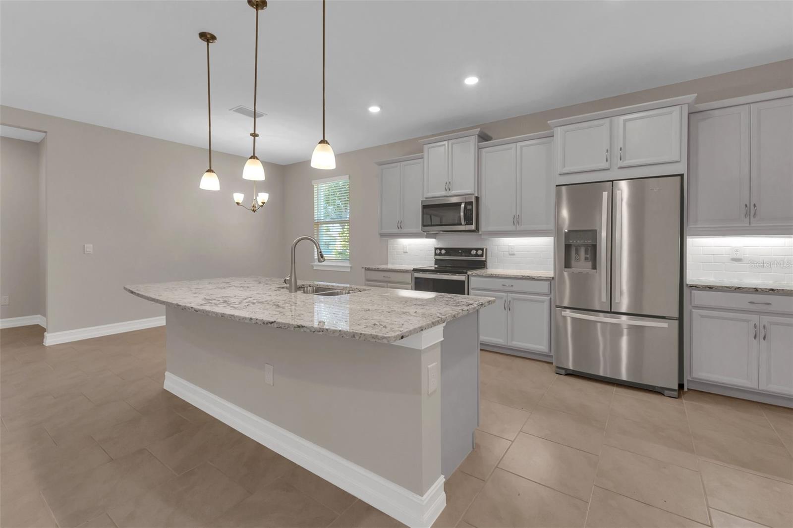 25435 KOWLOON LN