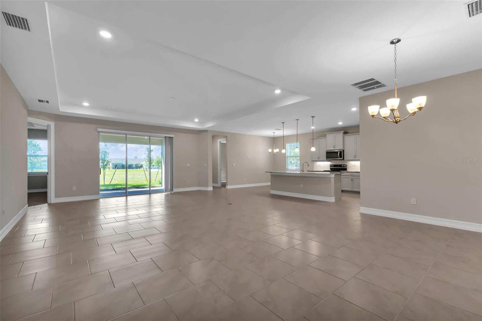 25435 KOWLOON LN