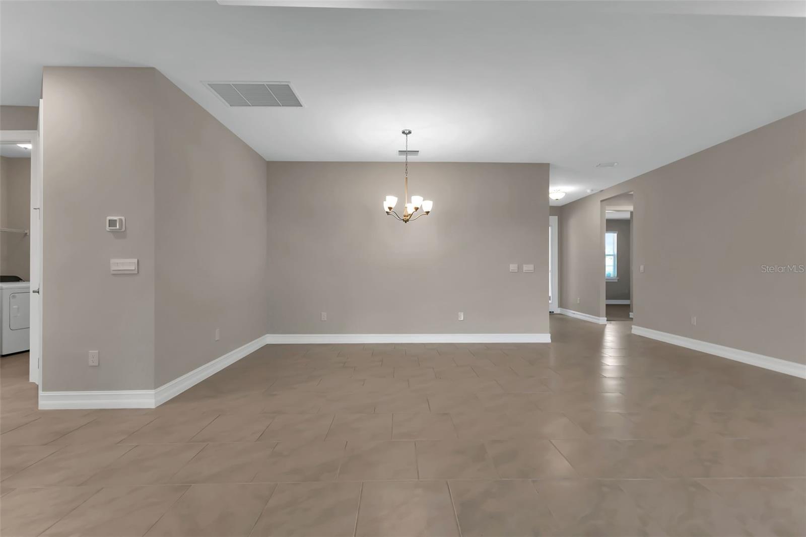 25435 KOWLOON LN