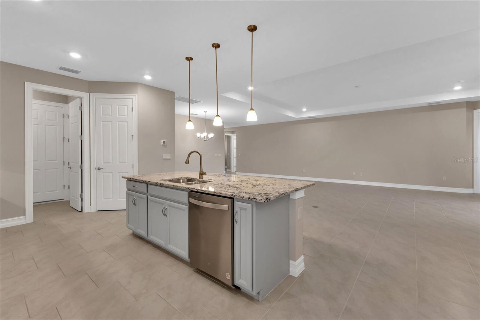 25435 KOWLOON LN