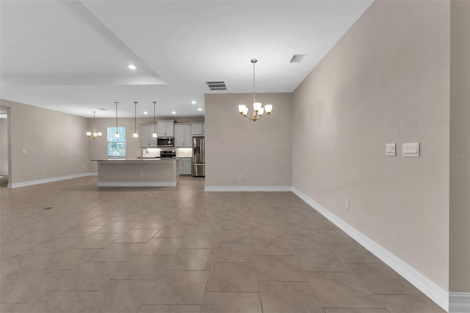 25435 KOWLOON LN