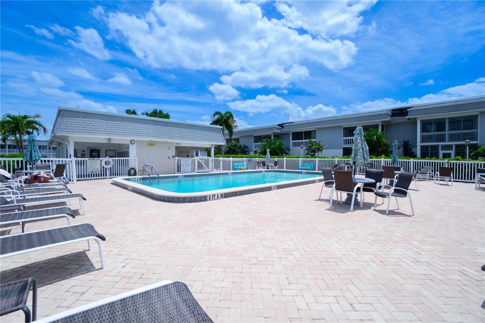 22375 EDGEWATER DR #123