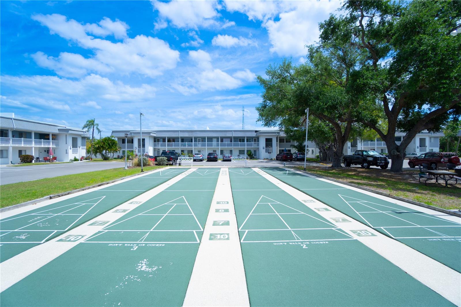 22375 EDGEWATER DR #123