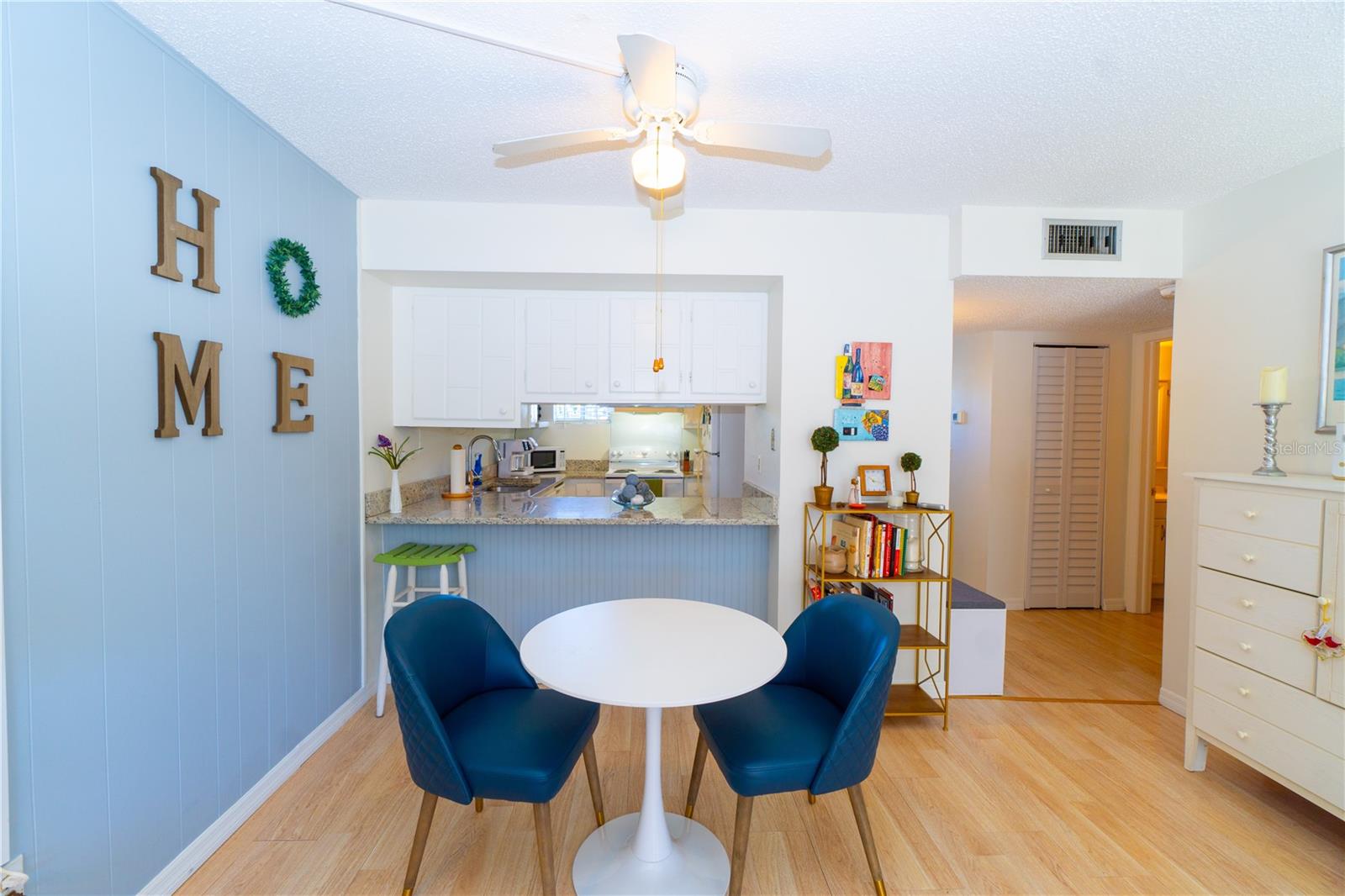 22375 EDGEWATER DR #123