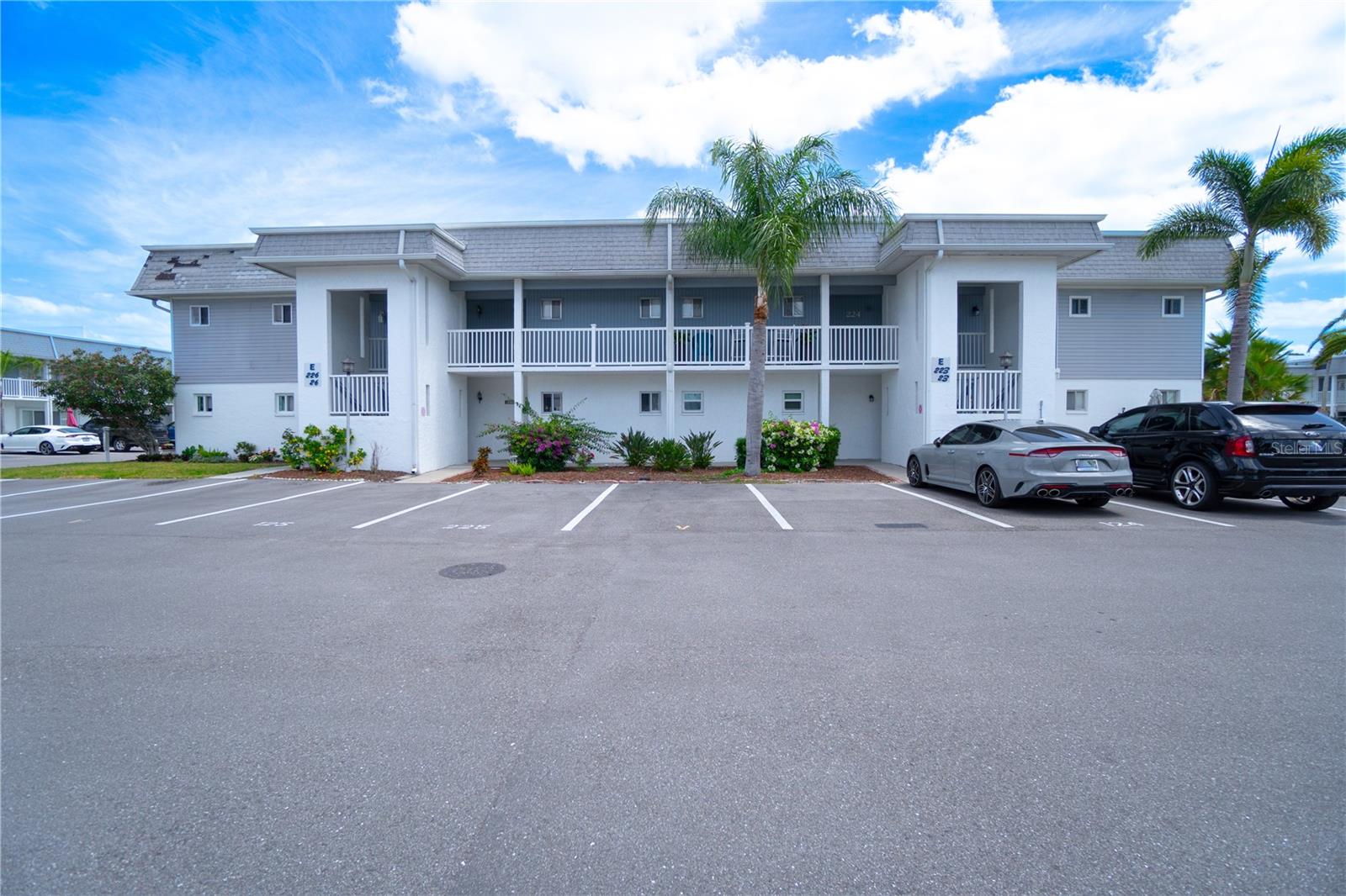 22375 EDGEWATER DR #123