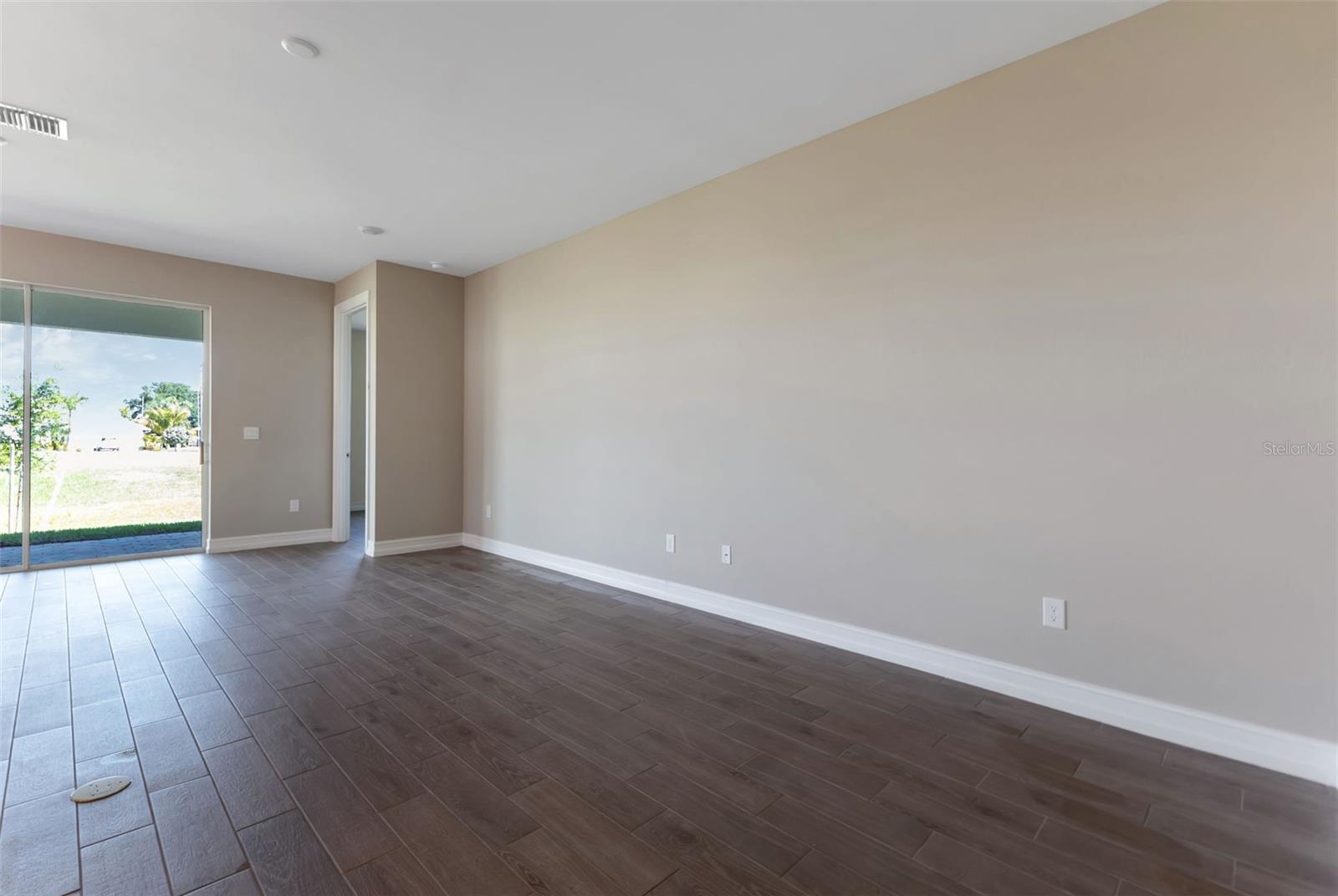 1453 RIO DE JANEIRO AVE