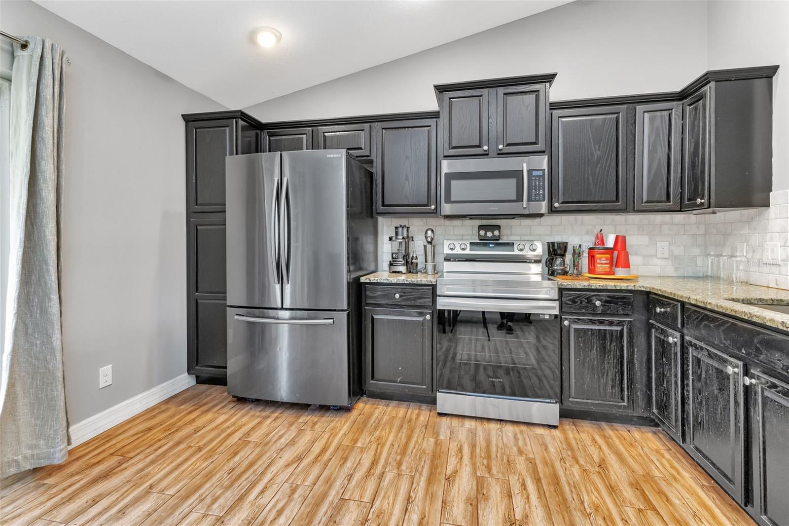 2149 TROPICAIRE BLVD