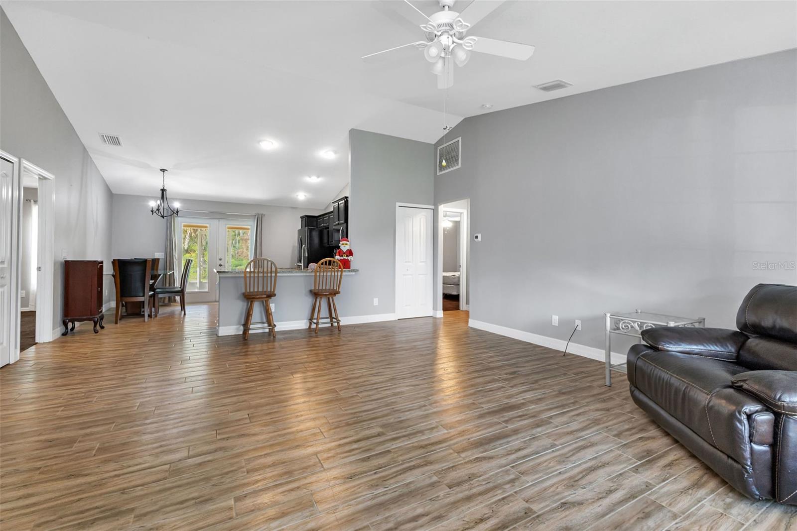 2149 TROPICAIRE BLVD