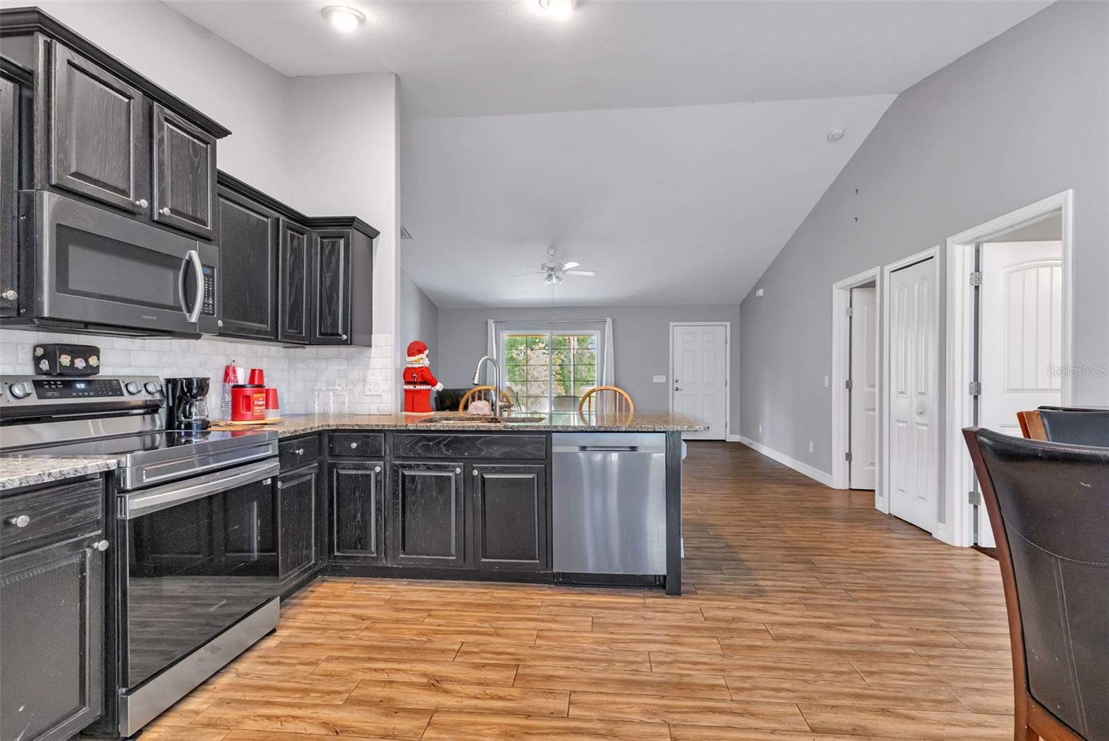 2149 TROPICAIRE BLVD