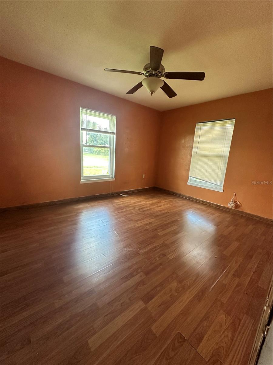 480 SHARON CIR