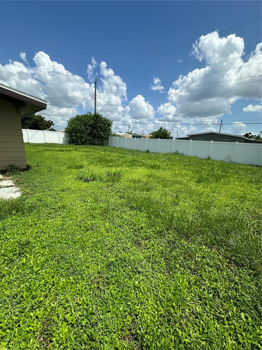 480 SHARON CIR