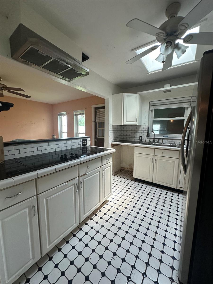 480 SHARON CIR