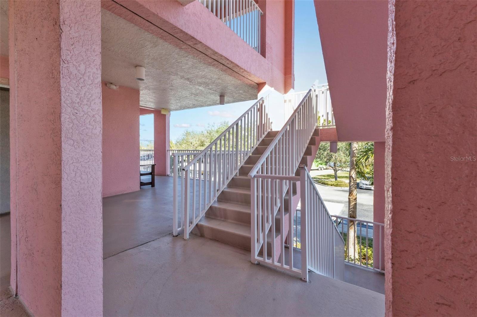 2061 WILLOW HAMMOCK CIR #204