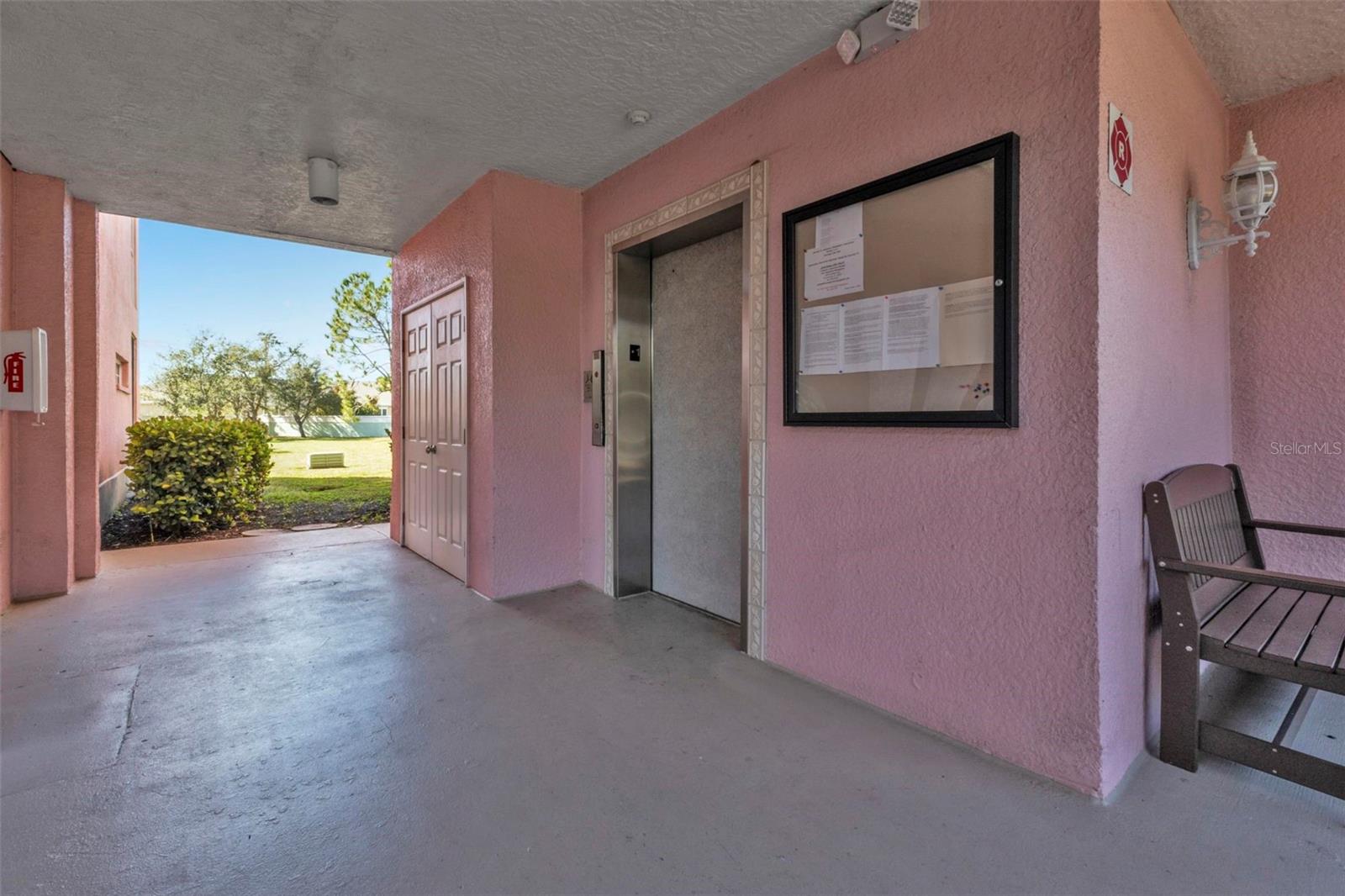 2061 WILLOW HAMMOCK CIR #204