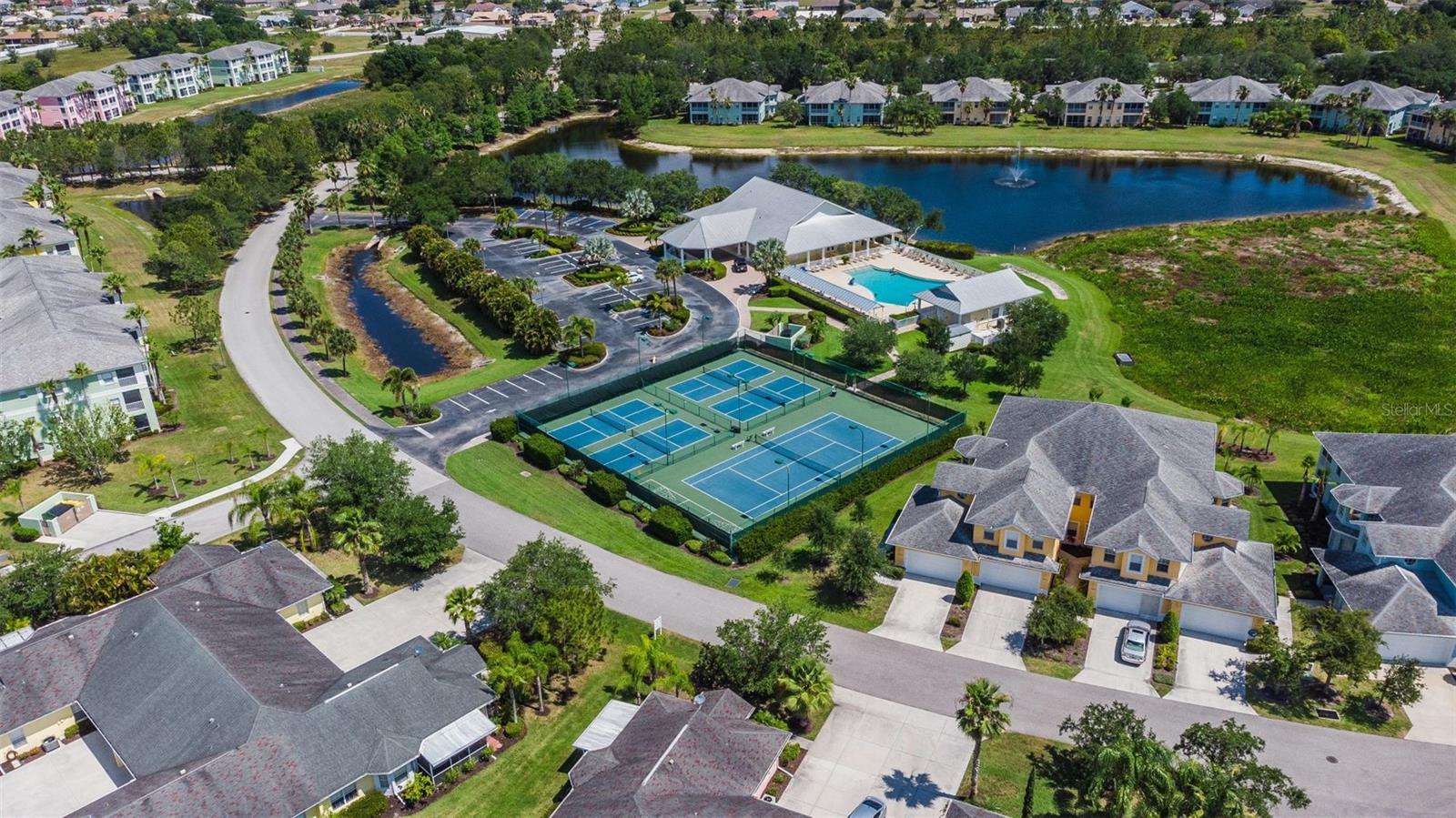 2061 WILLOW HAMMOCK CIR #204