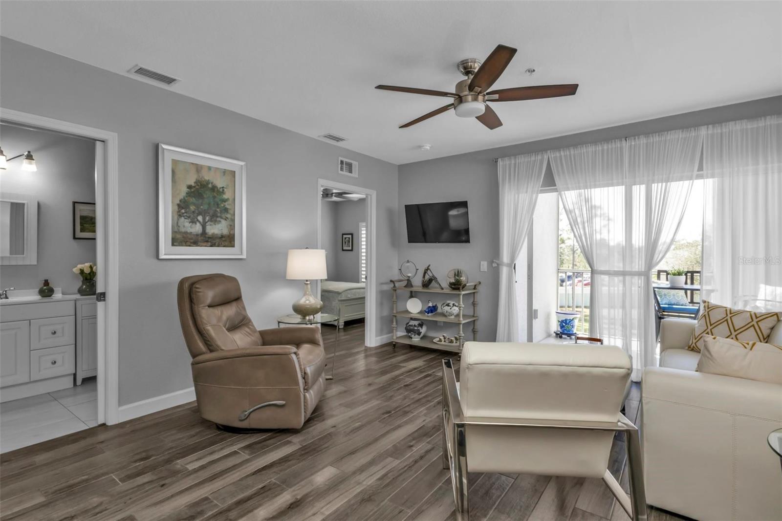 2061 WILLOW HAMMOCK CIR #204