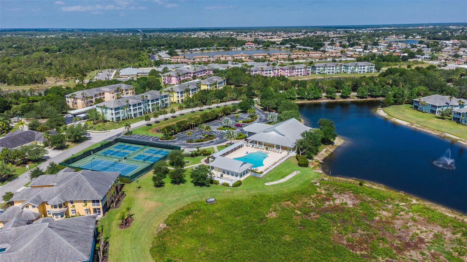2061 WILLOW HAMMOCK CIR #204
