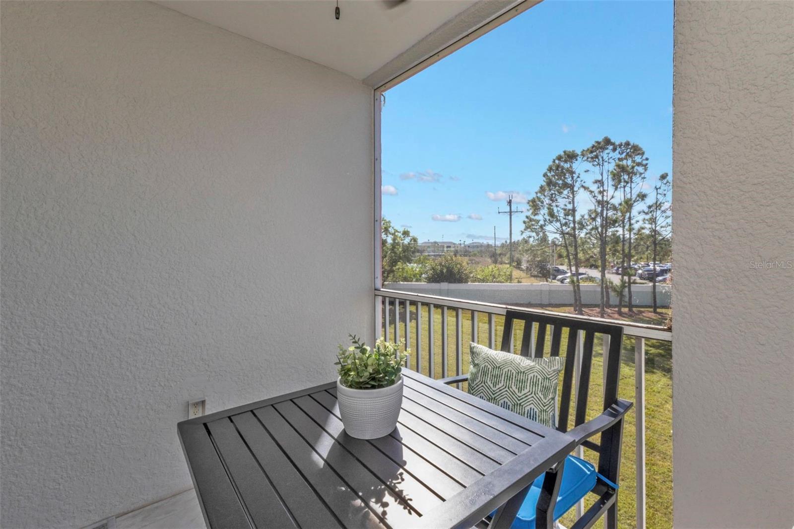 2061 WILLOW HAMMOCK CIR #204