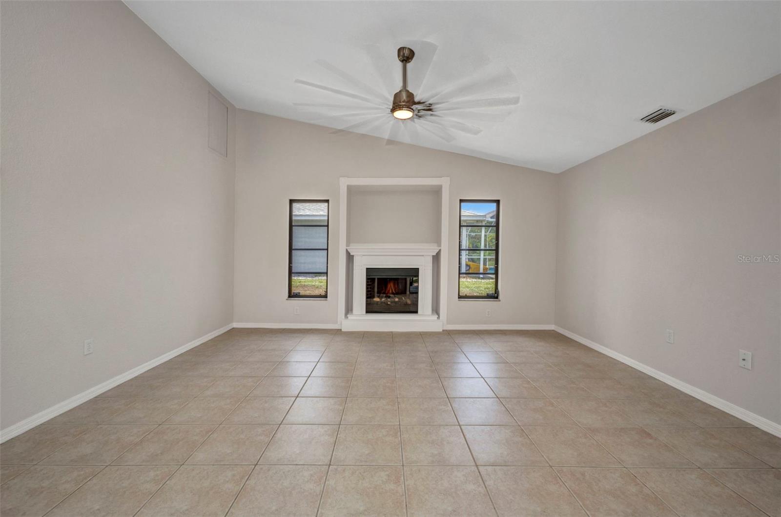 2442 RIO DE JANEIRO AVE