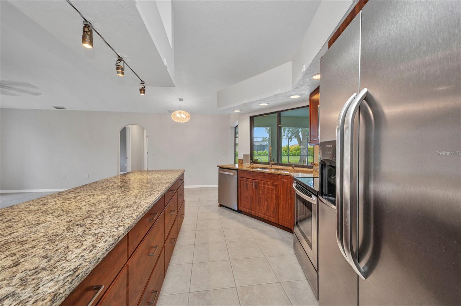 2442 RIO DE JANEIRO AVE