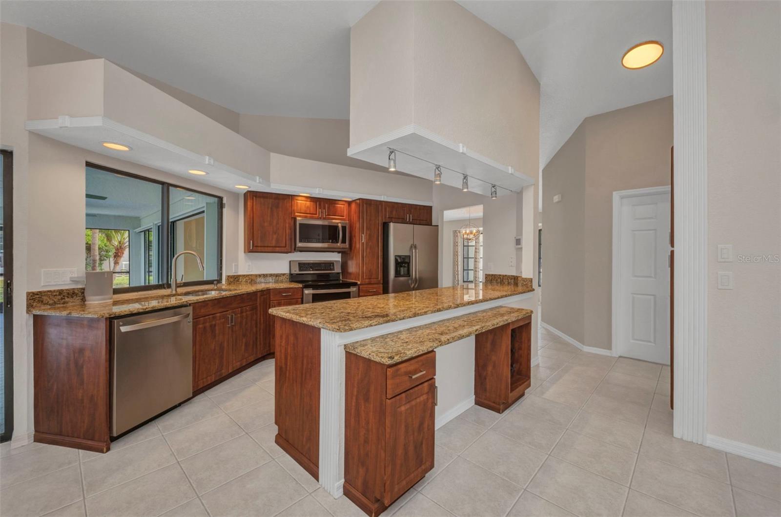 2442 RIO DE JANEIRO AVE