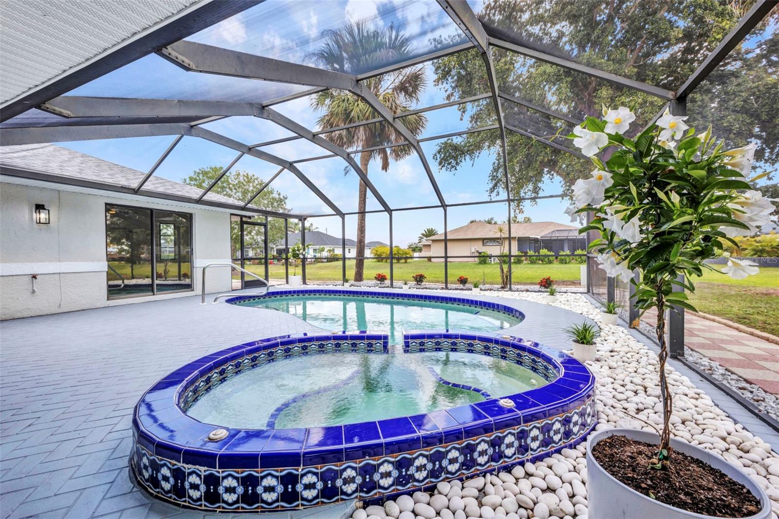 2442 RIO DE JANEIRO AVE