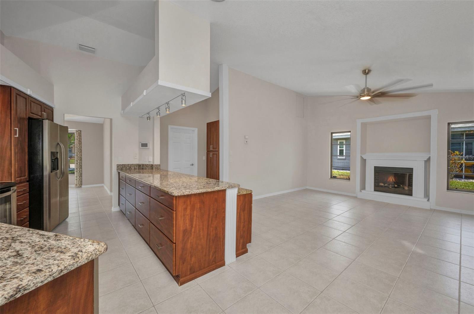 2442 RIO DE JANEIRO AVE