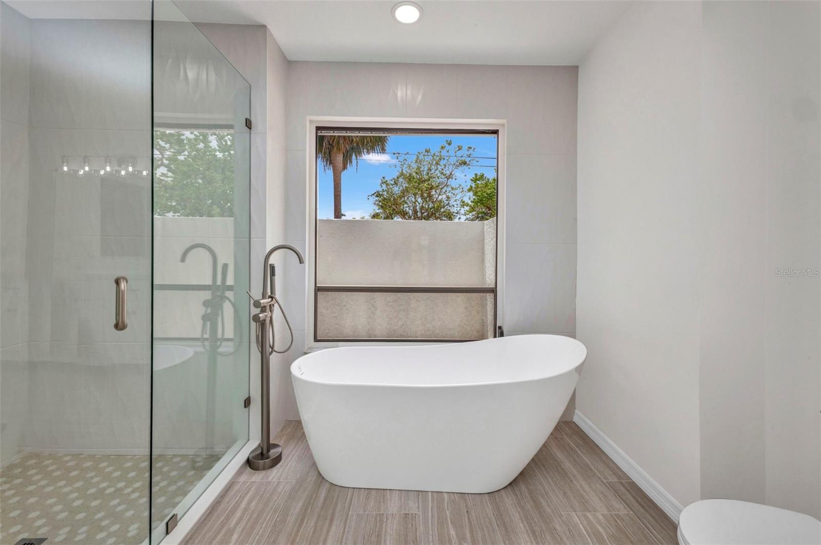 2442 RIO DE JANEIRO AVE