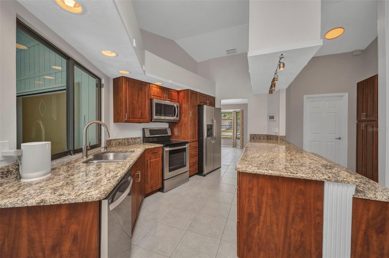 2442 RIO DE JANEIRO AVE