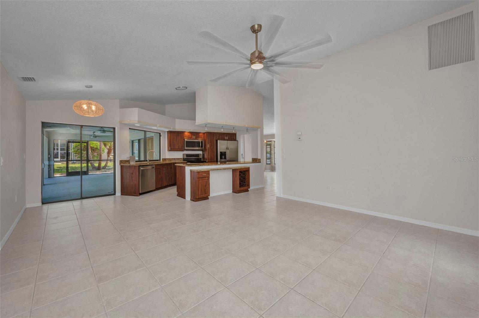 2442 RIO DE JANEIRO AVE