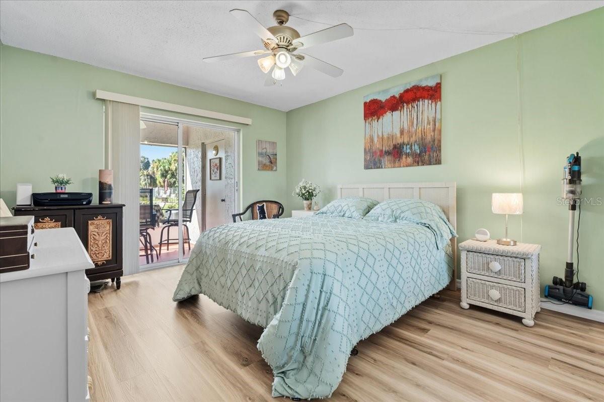 22375 EDGEWATER DR #120