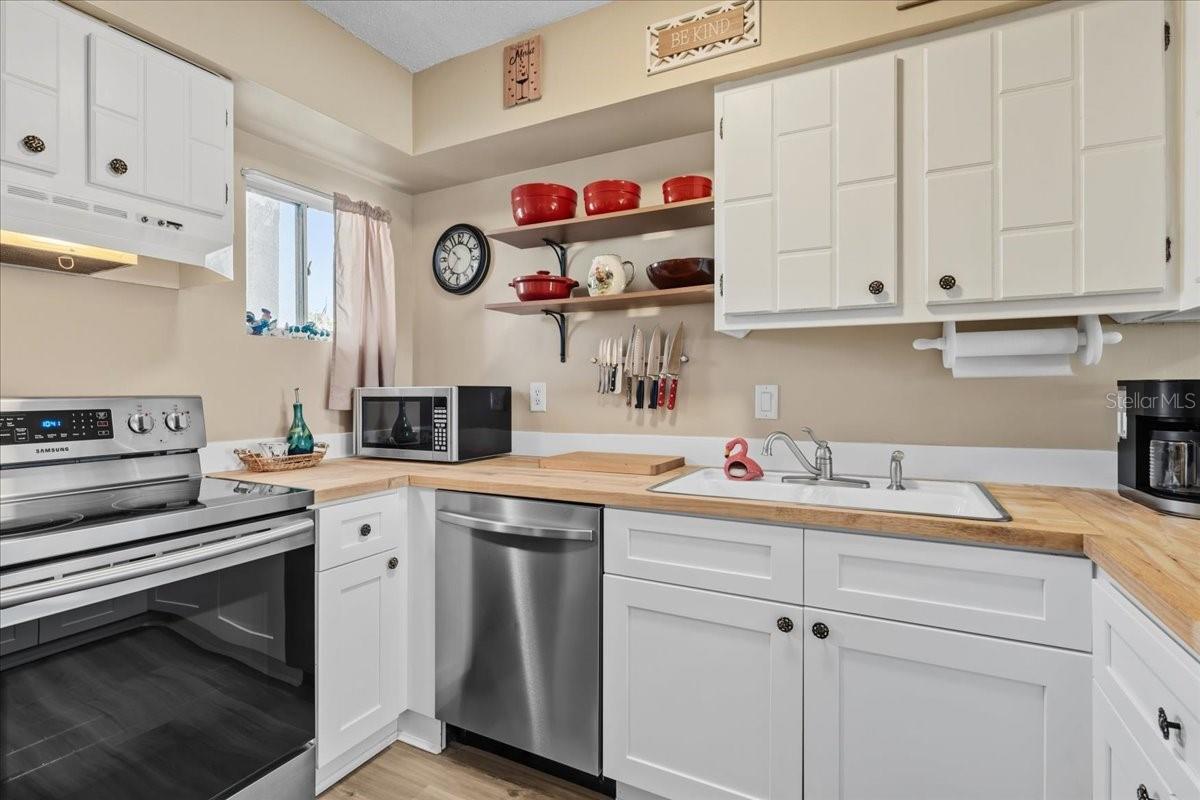 22375 EDGEWATER DR #120