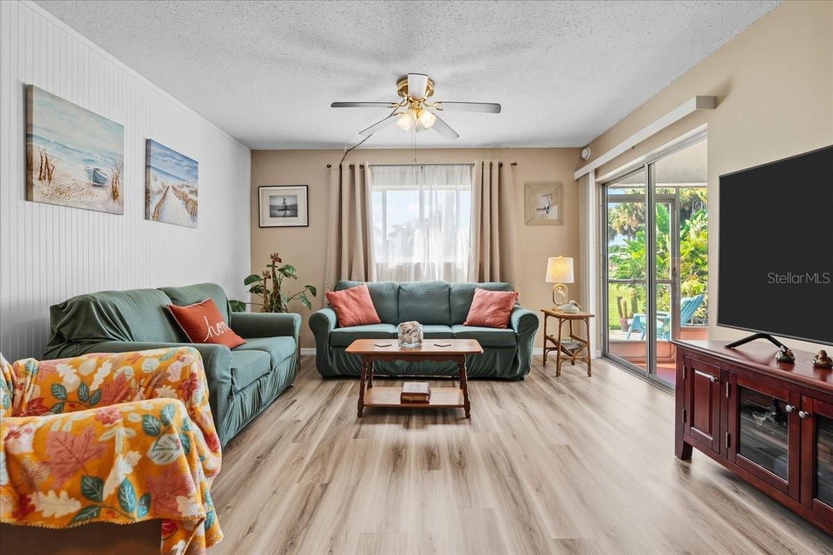 22375 EDGEWATER DR #120