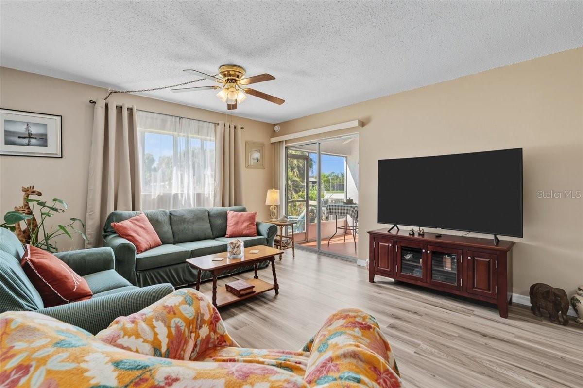 22375 EDGEWATER DR #120