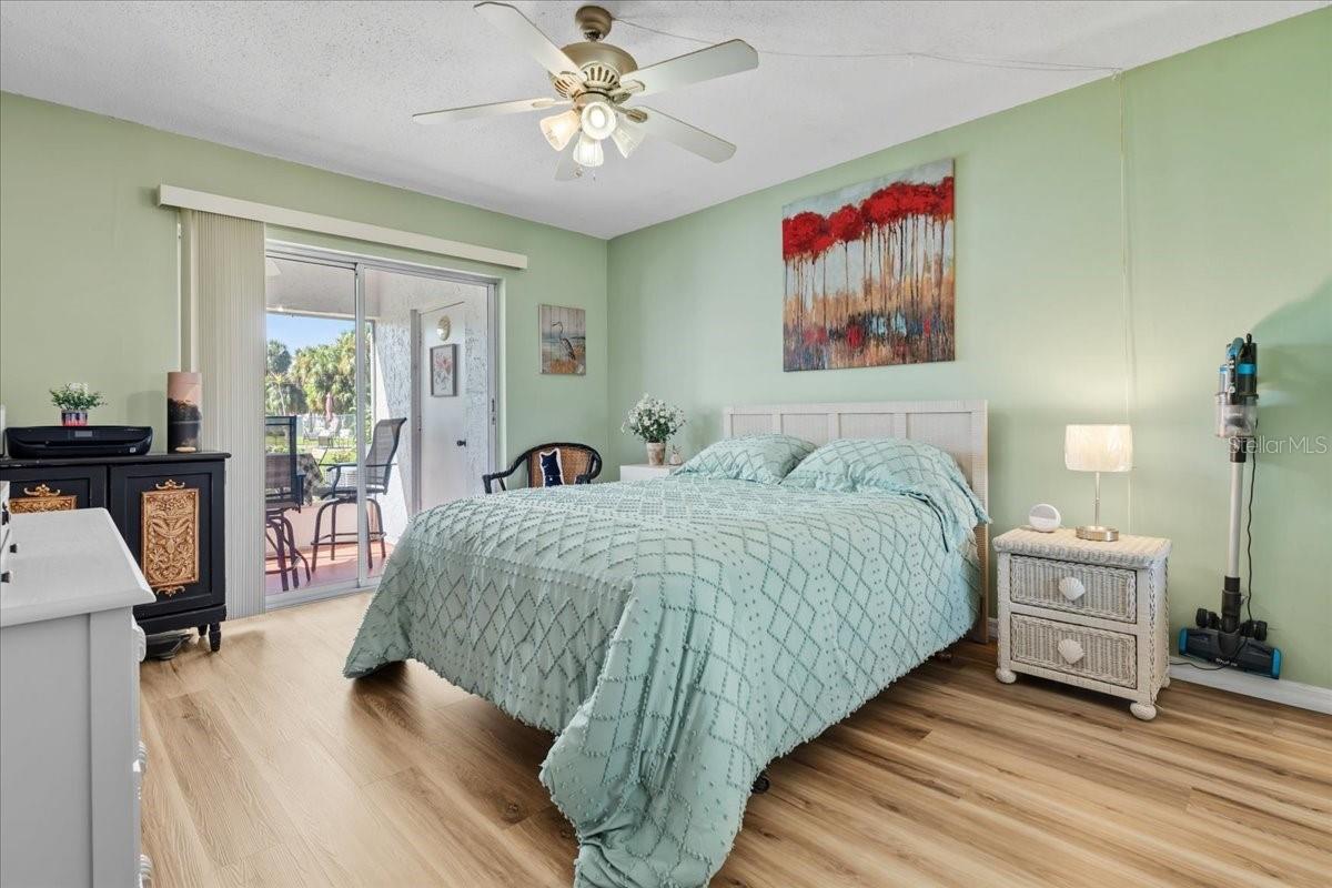 22375 EDGEWATER DR #120