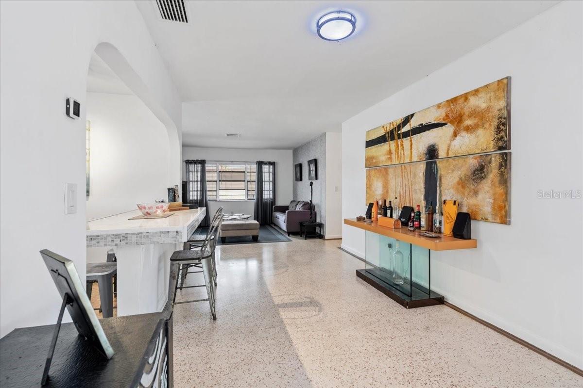 124 LELAND SE