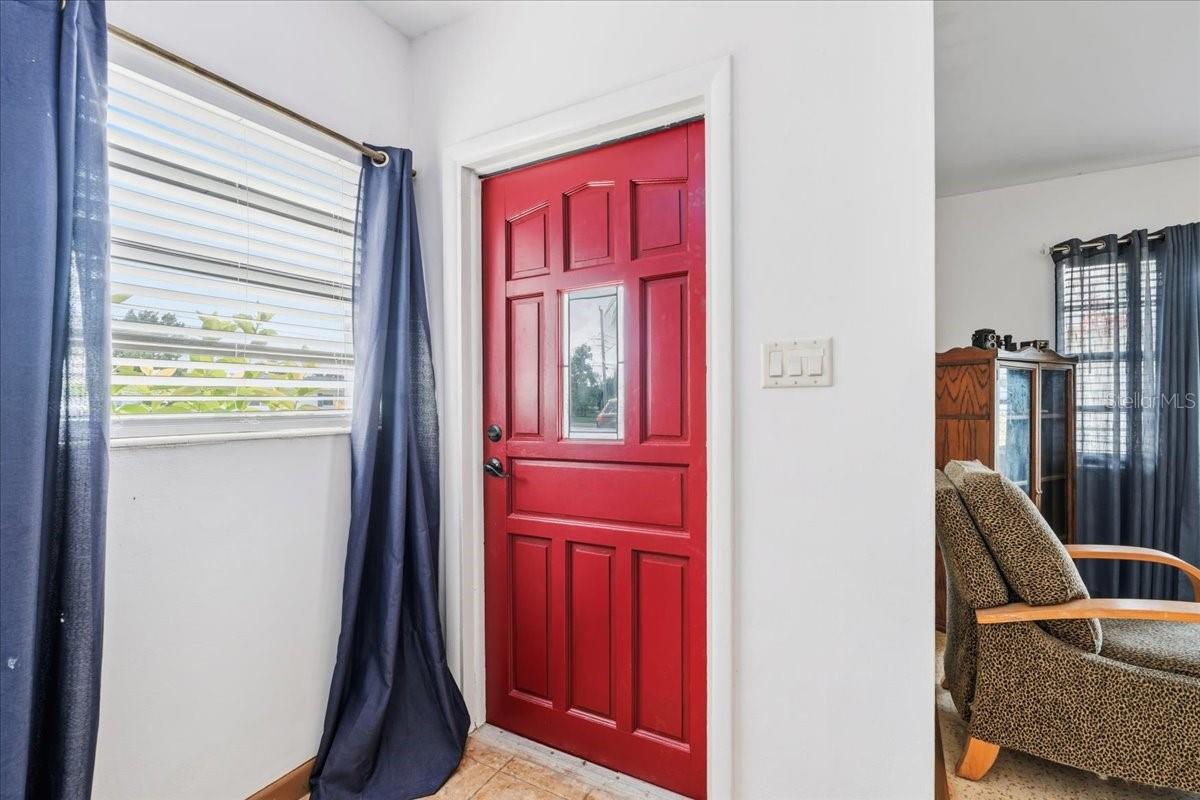 124 LELAND SE