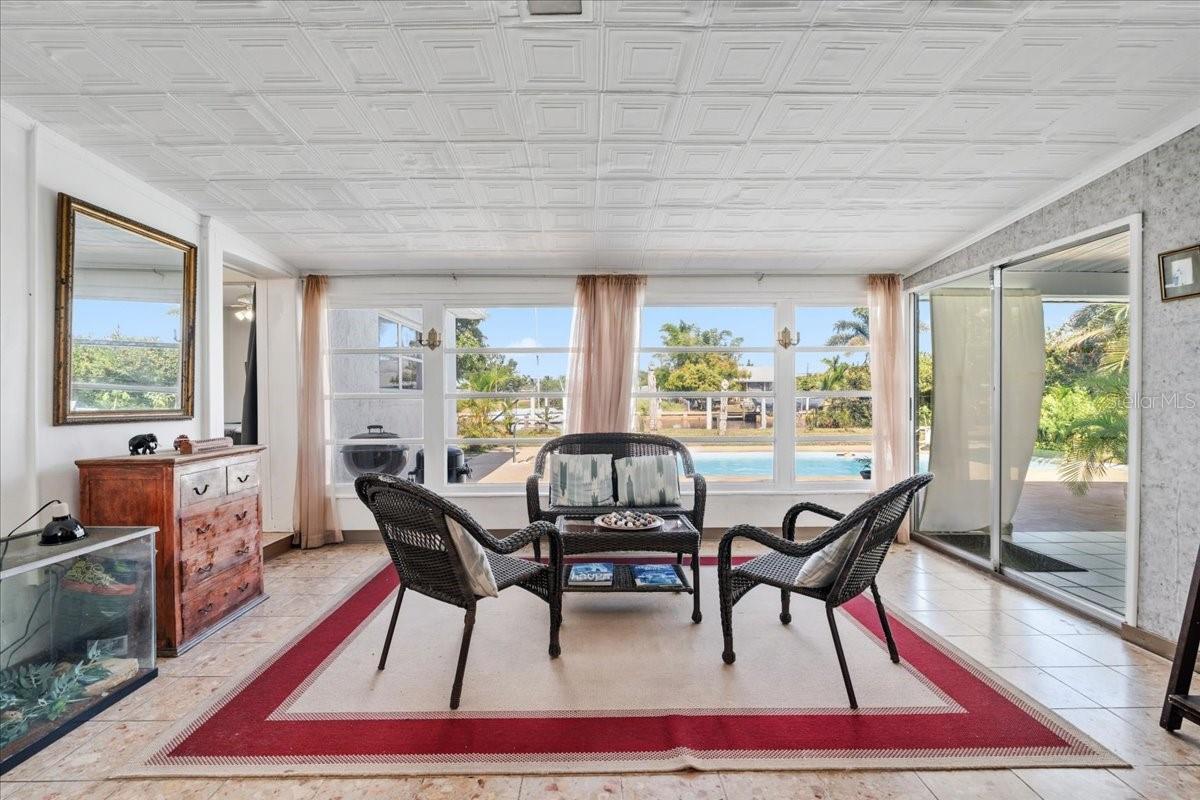 124 LELAND SE
