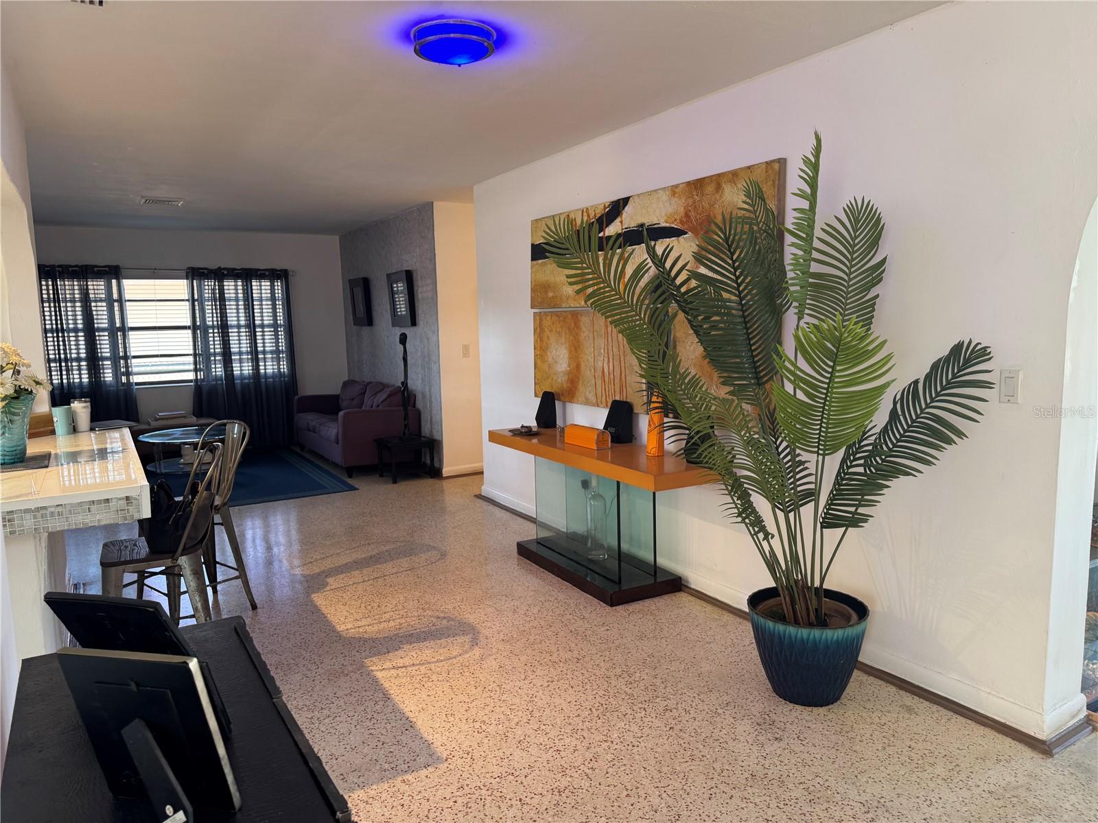 124 LELAND SE