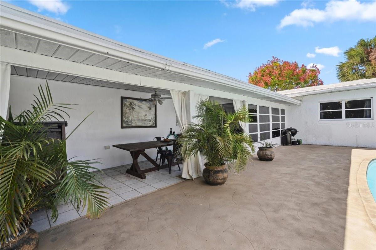 124 LELAND SE