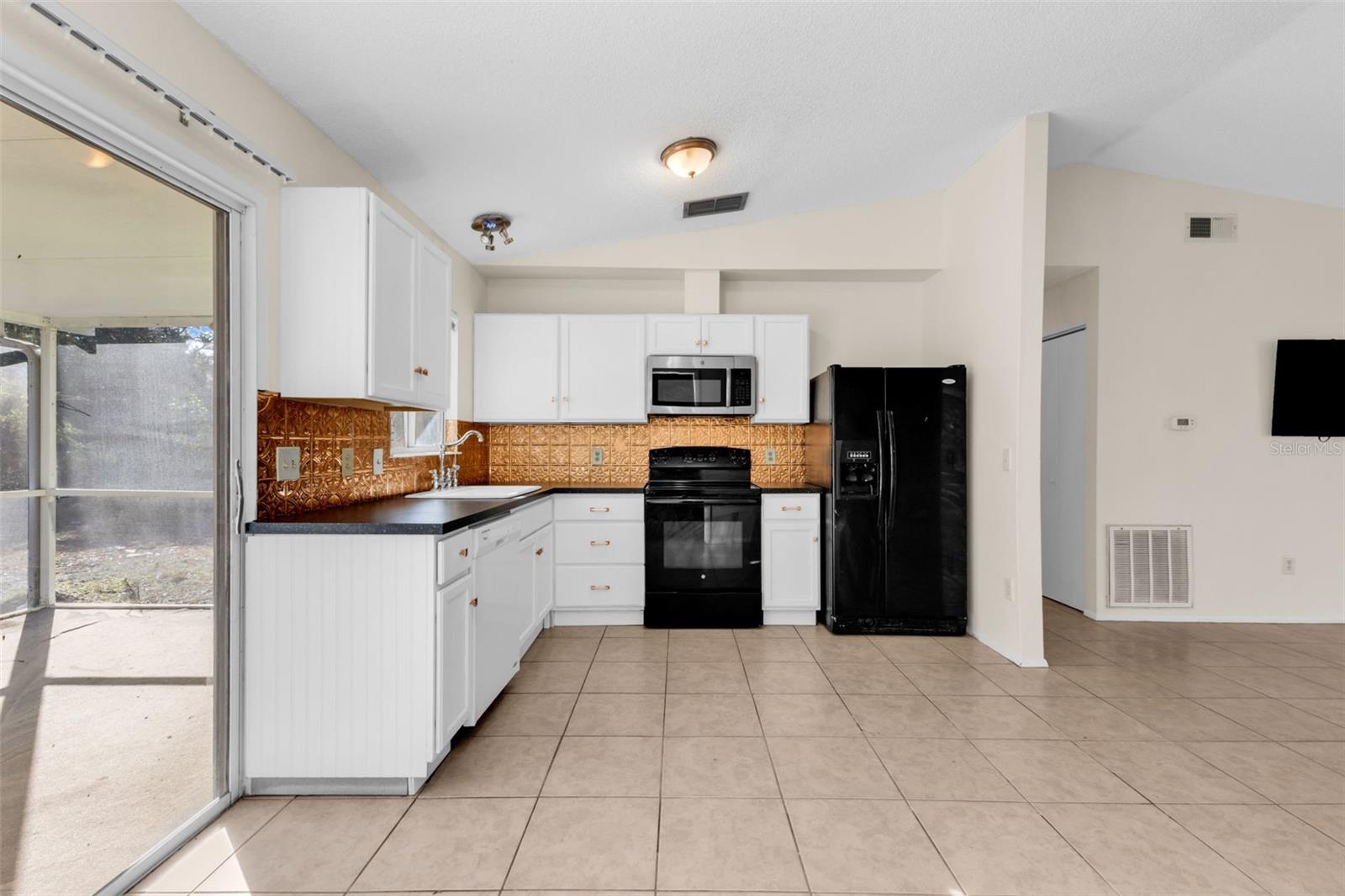 2174 TAUNT ST