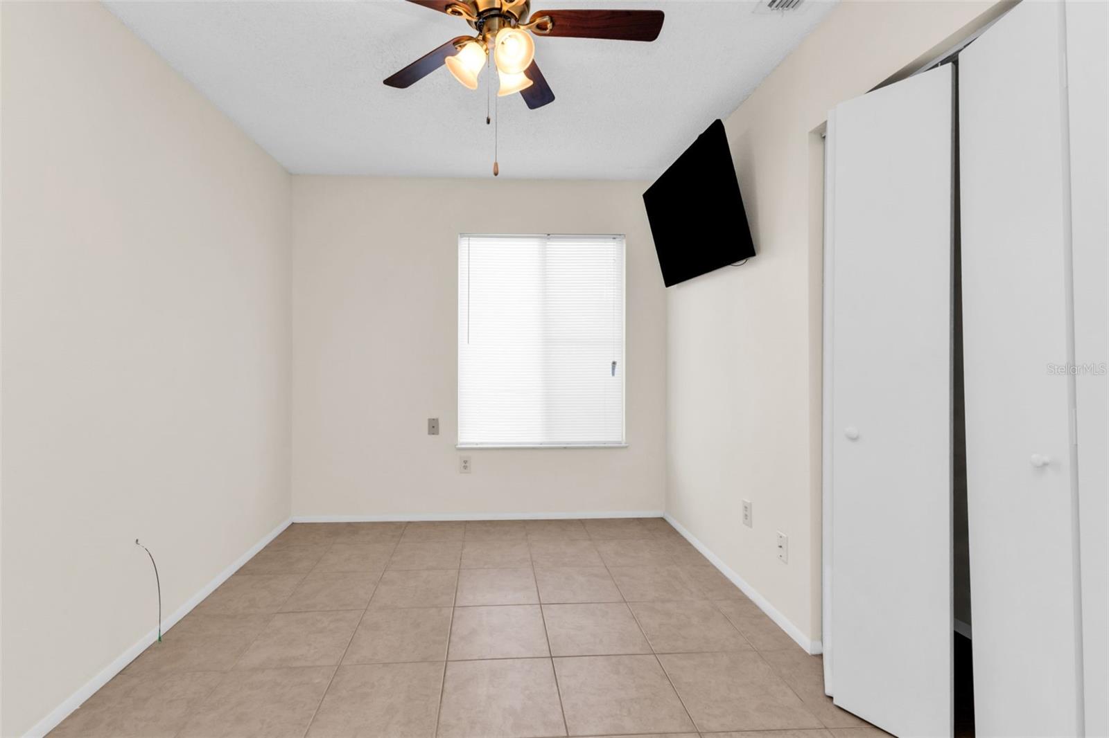 2174 TAUNT ST