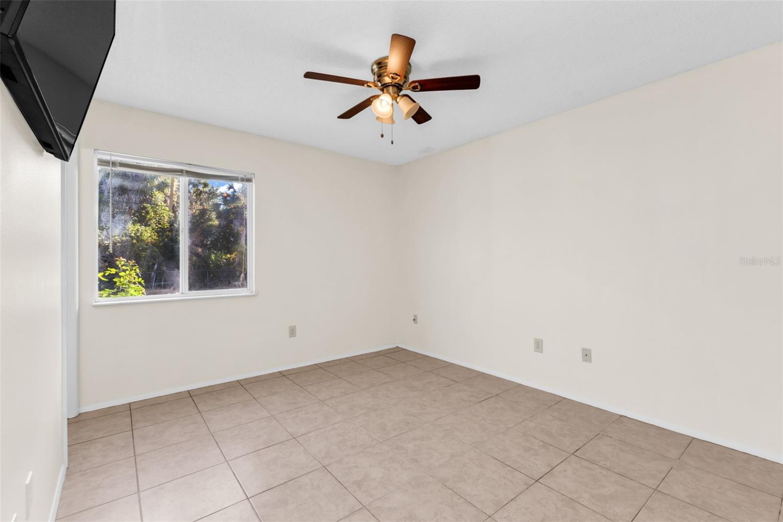 2174 TAUNT ST