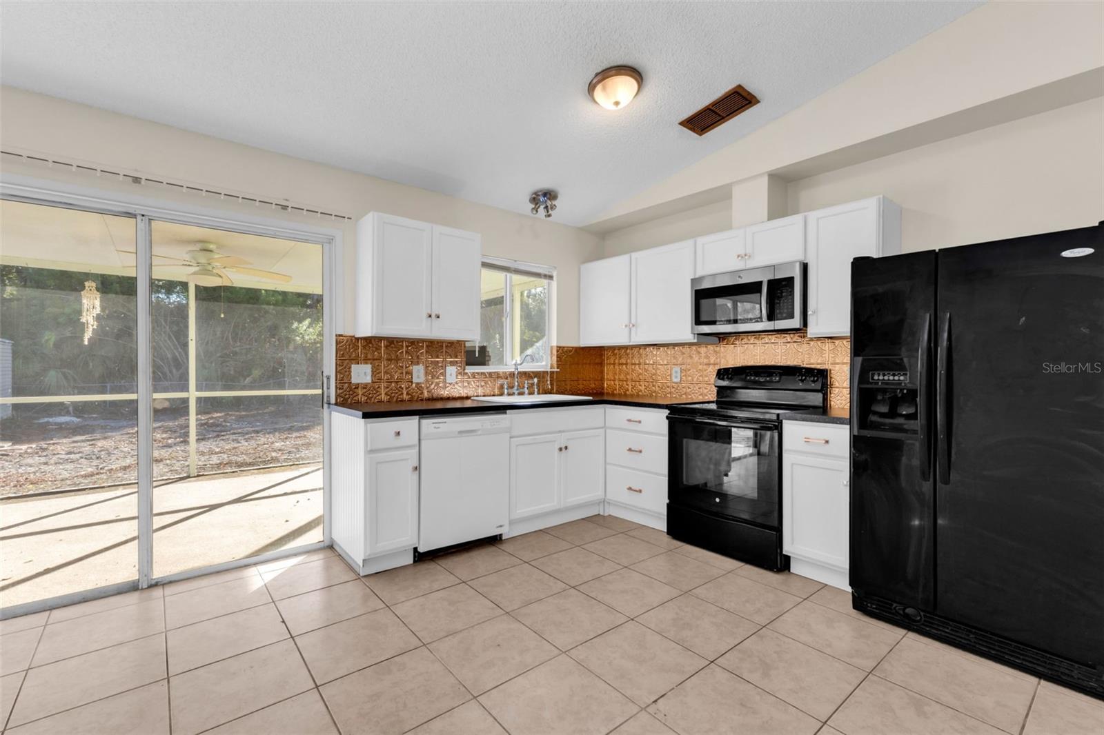 2174 TAUNT ST