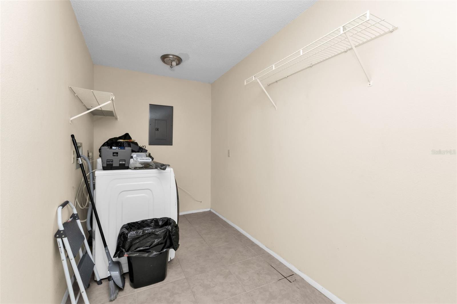 2174 TAUNT ST