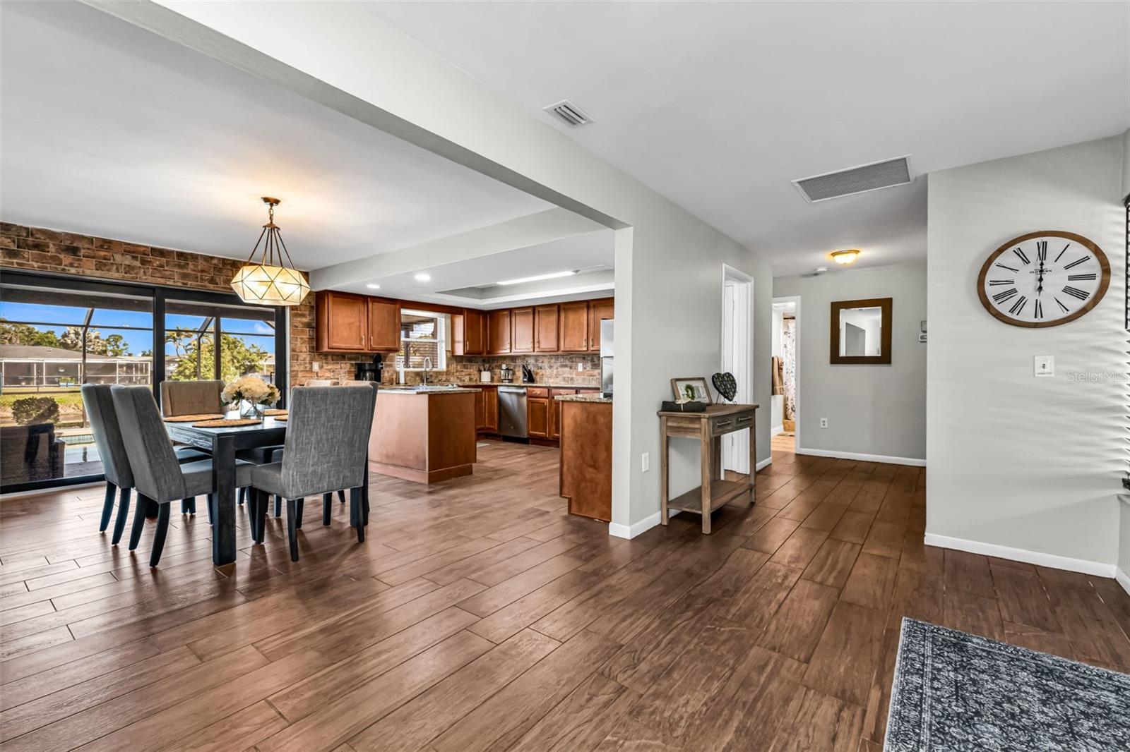 18 ANNAPOLIS LN