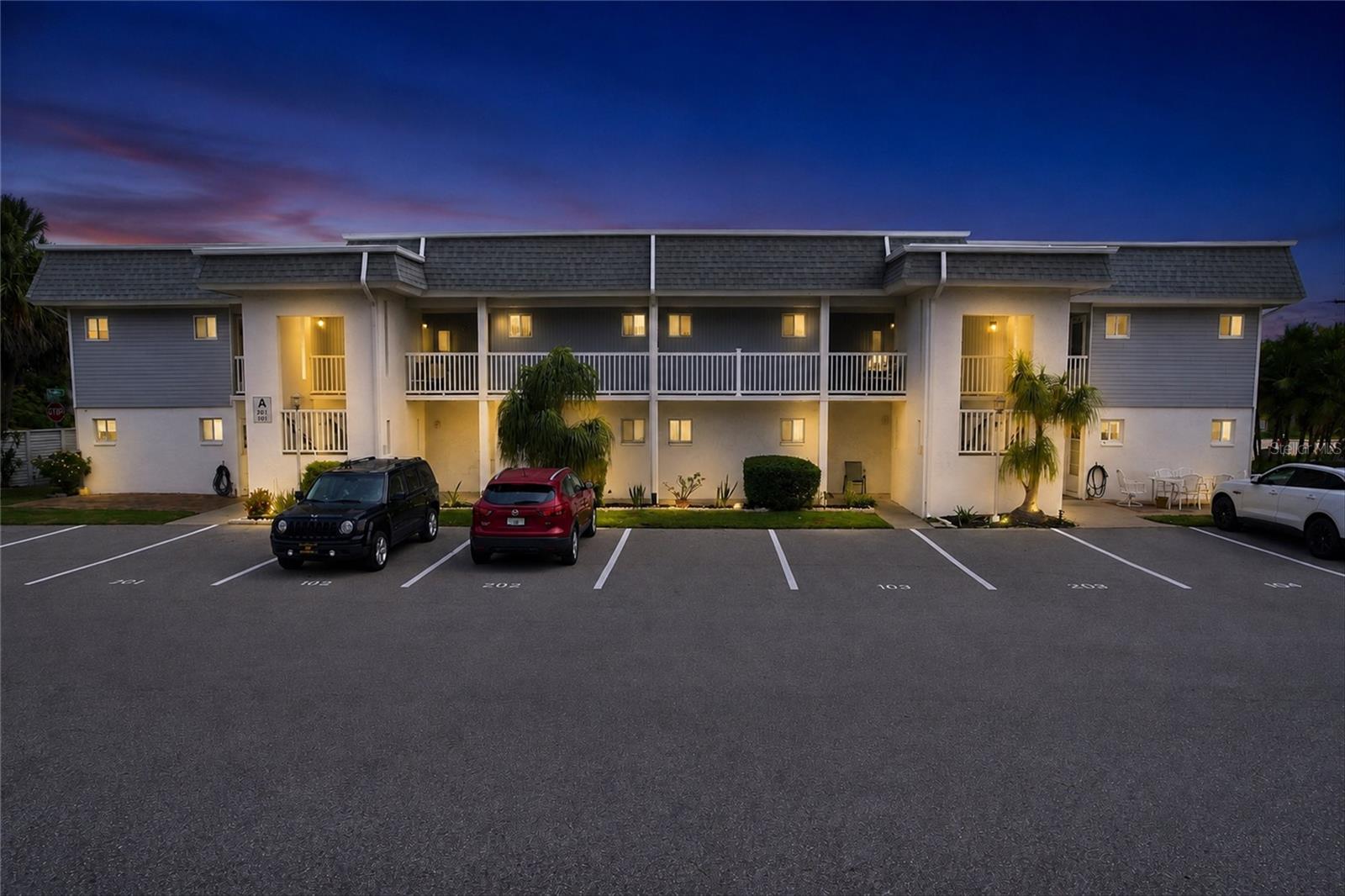 22375 EDGEWATER DR #204