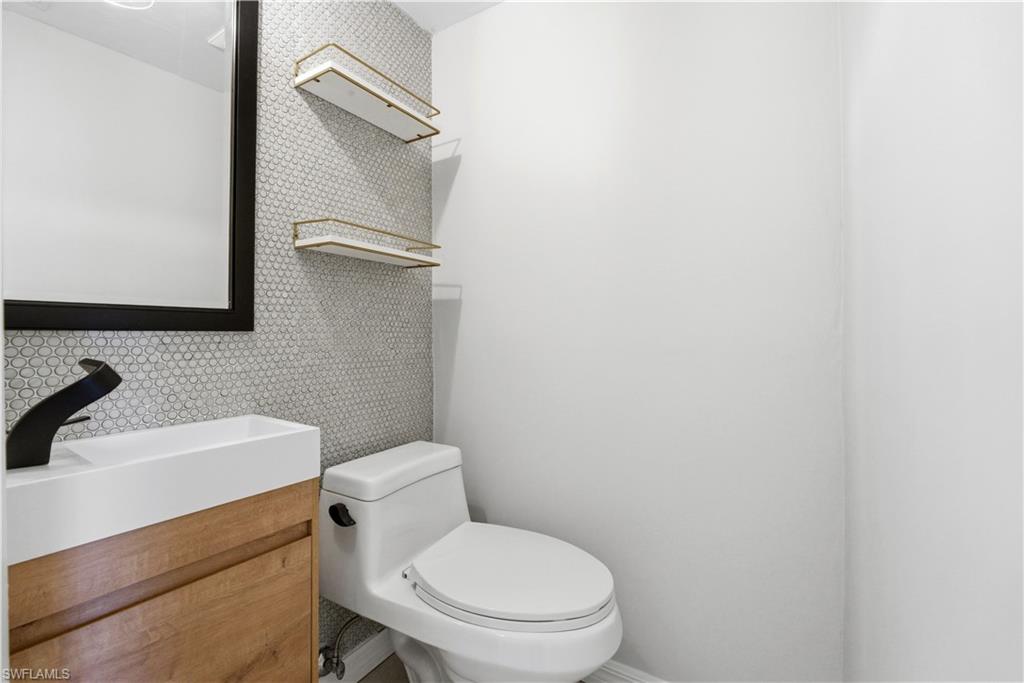 1400 Blue Point AVE 206