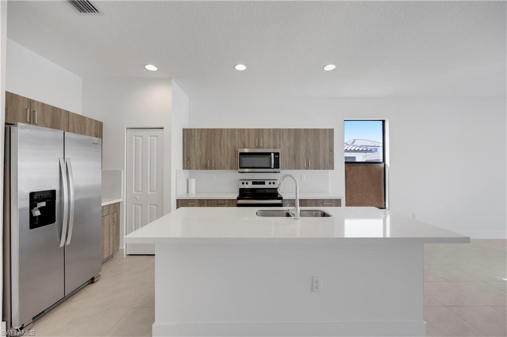 5574 Cassidy LN
